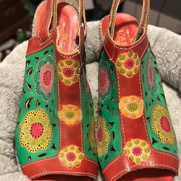 Women’s Sandals - Picture 2 of 6